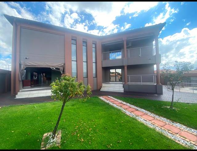 6 BEDROOM HOUSE FOR SALE IN AERORAND